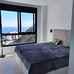 Middel Views