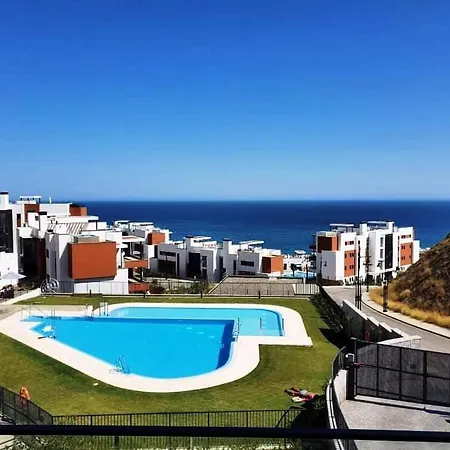 Middel Views فوينخيرولا